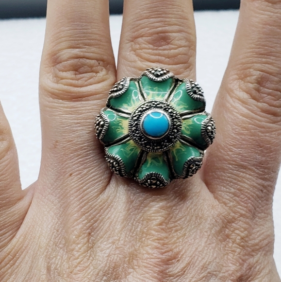 Pretty Sz 8 Enamel Ring with Marcasites Silver Tone - Picture 7 of 8